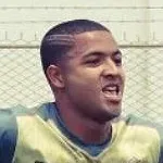 Ethan González