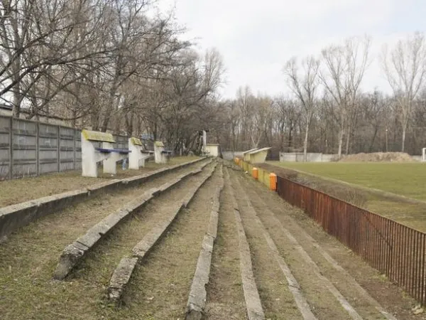 Pirosrózsa utca Stade