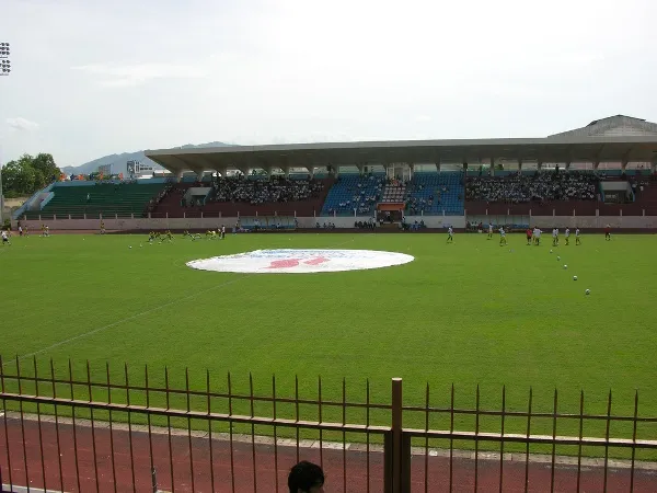 Sân v?n d?ng 19 tháng 8 (Nha Trang Stadium) Stade